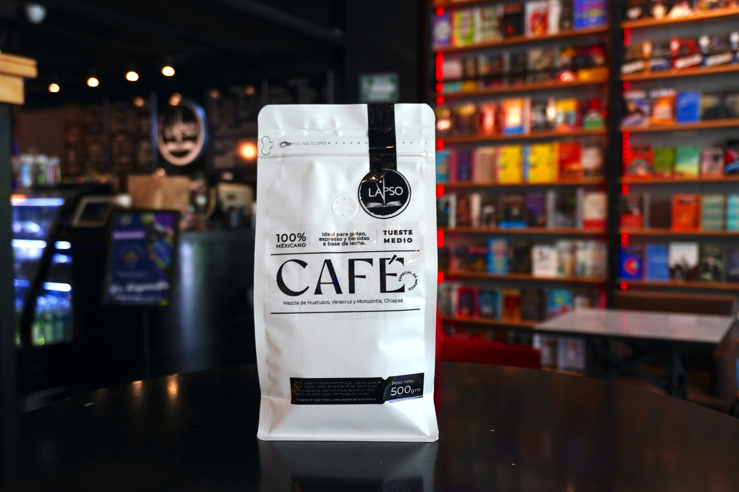 ESTUCHE: LA INSOPORTABLE LEVEDAD DEL SER + BOLSA DE CAFÉ 500g.